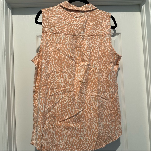 Coral and White Sleeveless Button Down Shirt - Picture 4 of 4